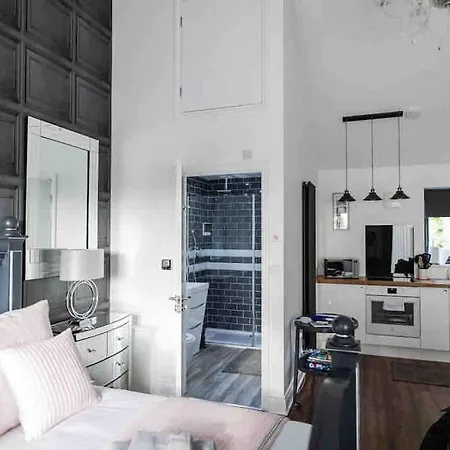 Open Plan Stylish Apartment In Rural Kent Ashford  Exterior photo