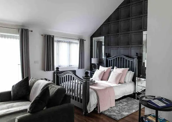 Open Plan Stylish Apartment In Rural Kent