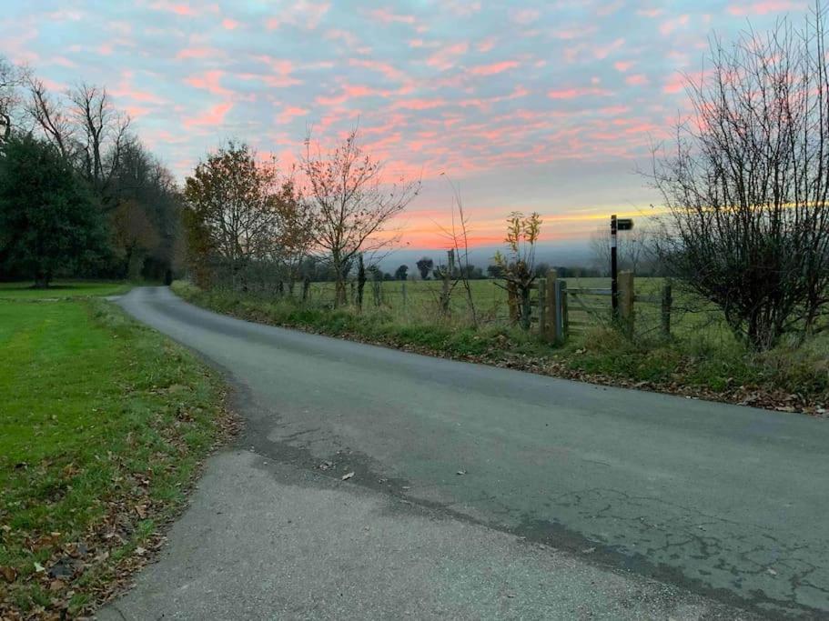 Open Plan Stylish In Rural Kent * Ashford (Kent)